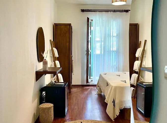 Bumba House Отель Кешме